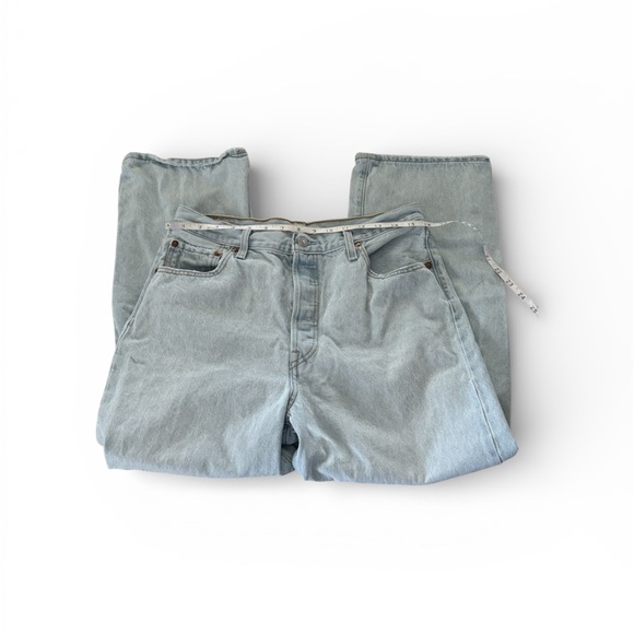 🔥Levi’s Ribcage Straight Ankle Jeans | Size 31 | Light Wash Distressed - Picture 5 of 11